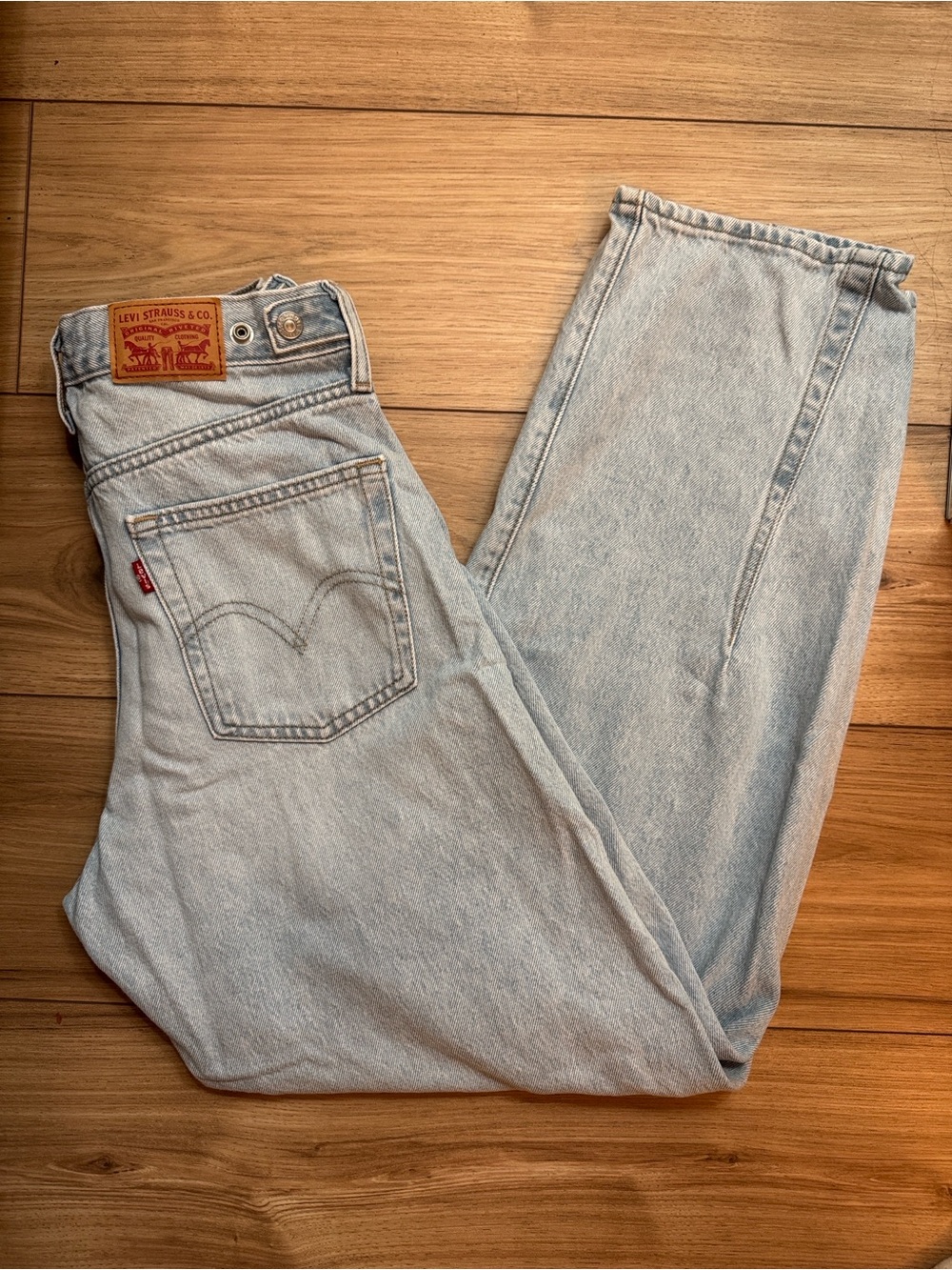 Levi's Light Wash Women's Barrel Jeans cinch waist